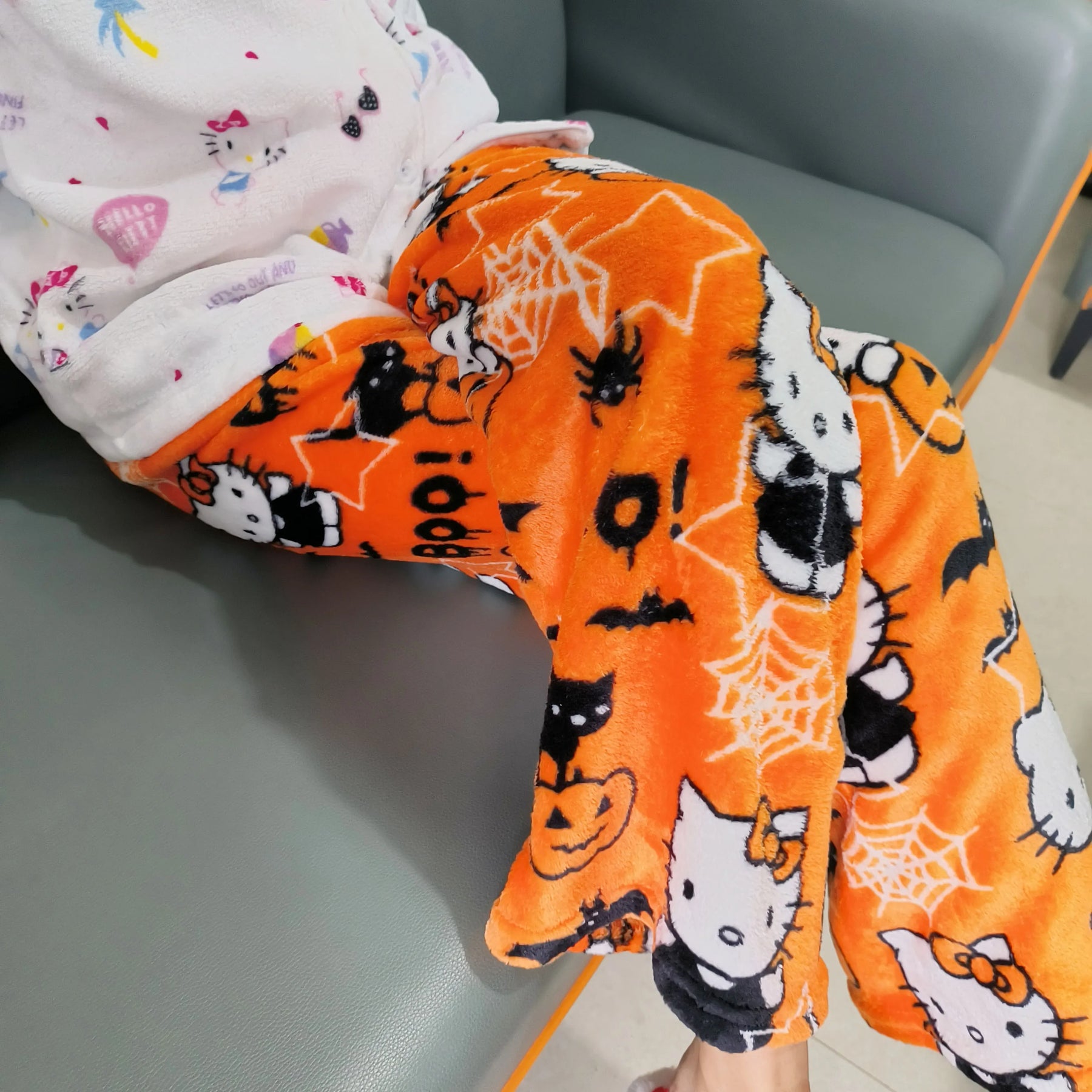 Calça de Pijama Feminina – Fleece Coral Macio com Estampa Hello Kitty e Personagens