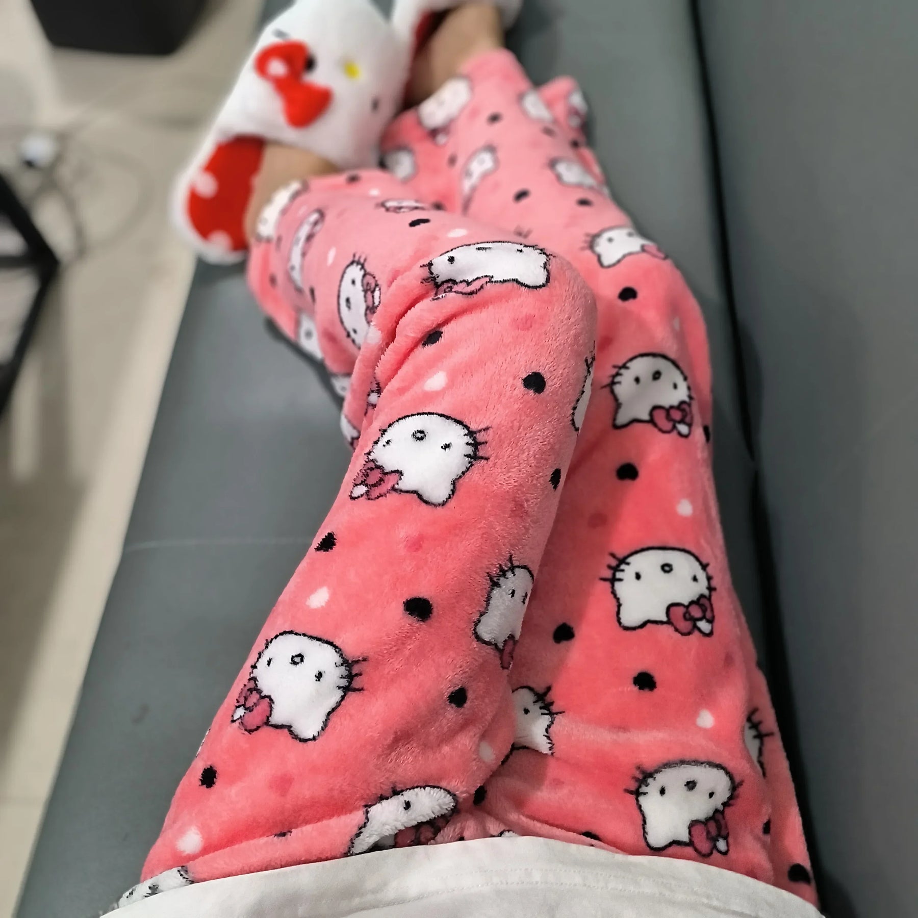Calça de Pijama Feminina – Fleece Coral Macio com Estampa Hello Kitty e Personagens