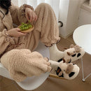 Pantufa de Inverno Unissex em Pelúcia – Estampa de Vaquinha, Antiderrapante e Macia