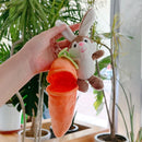 Pelúcia Coelho na Cenoura – Mini Boneco Decorativo