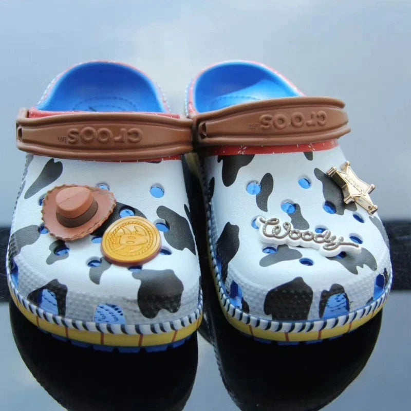 Sandália Infantil Woody Toy Story – Antiderrapante, Macia e Divertida para Crianças