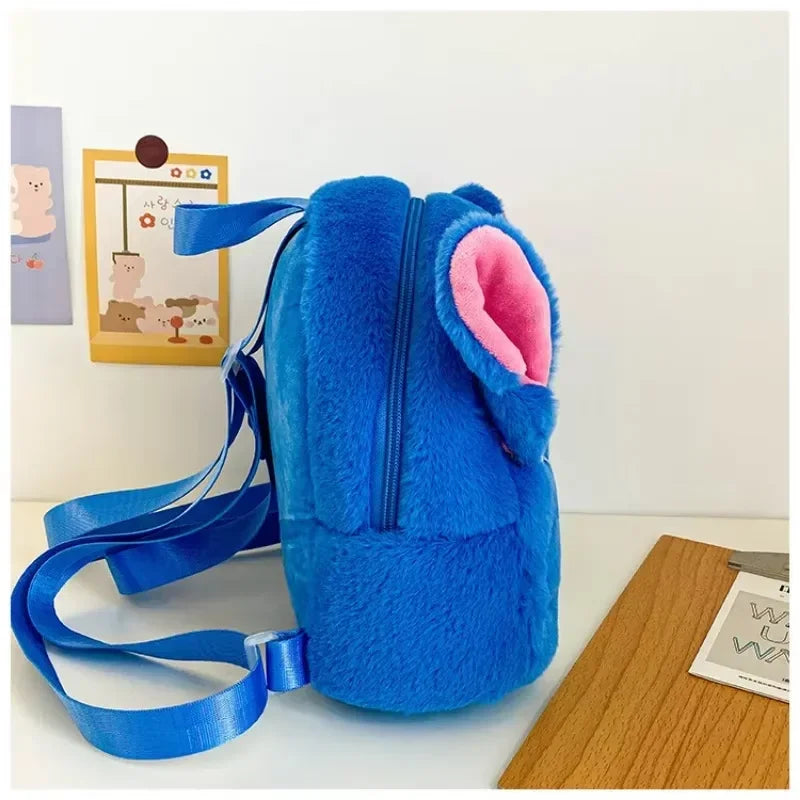 Mochila de Pelúcia Stitch 24cm – Macia, Espaçosa e Perfeita para Crianças