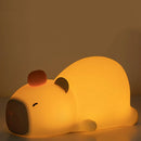 Luminária Capivara de Silicone – Luz Noturna LED Recarregável para Crianças