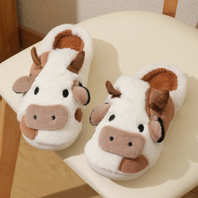 Pantufa de Inverno Unissex em Pelúcia – Estampa de Vaquinha, Antiderrapante e Macia