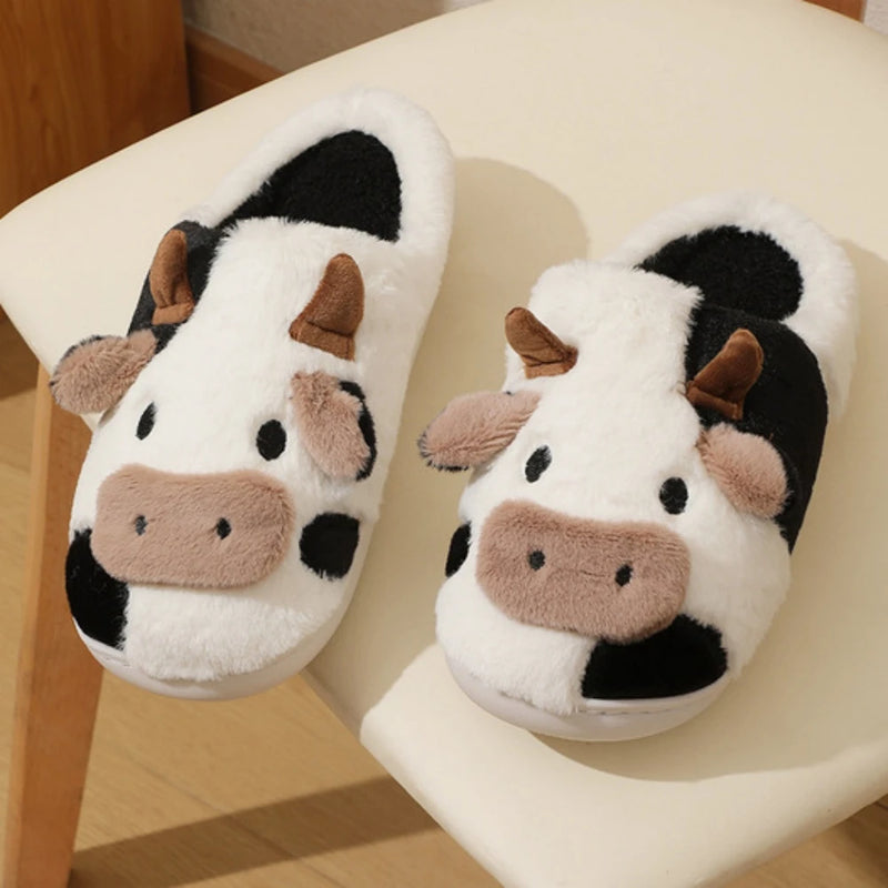 Pantufa de Inverno Unissex em Pelúcia – Estampa de Vaquinha, Antiderrapante e Macia